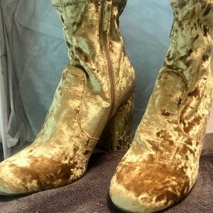 STEVE MADDEN Velvet Booties